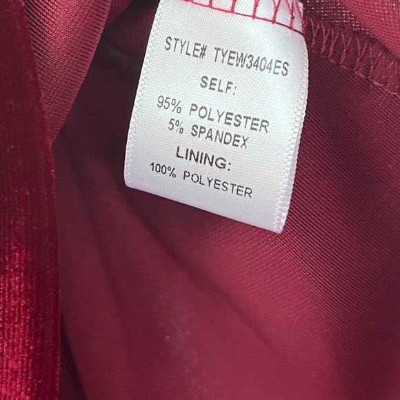 NWT Gorgeous Burgundy wine color velvet  slightly cropped top scalloped sleeves - Picture 6 of 12